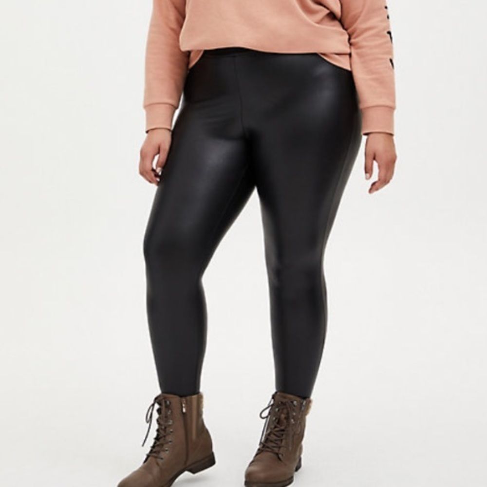 EUC Torrid faux leather leggings